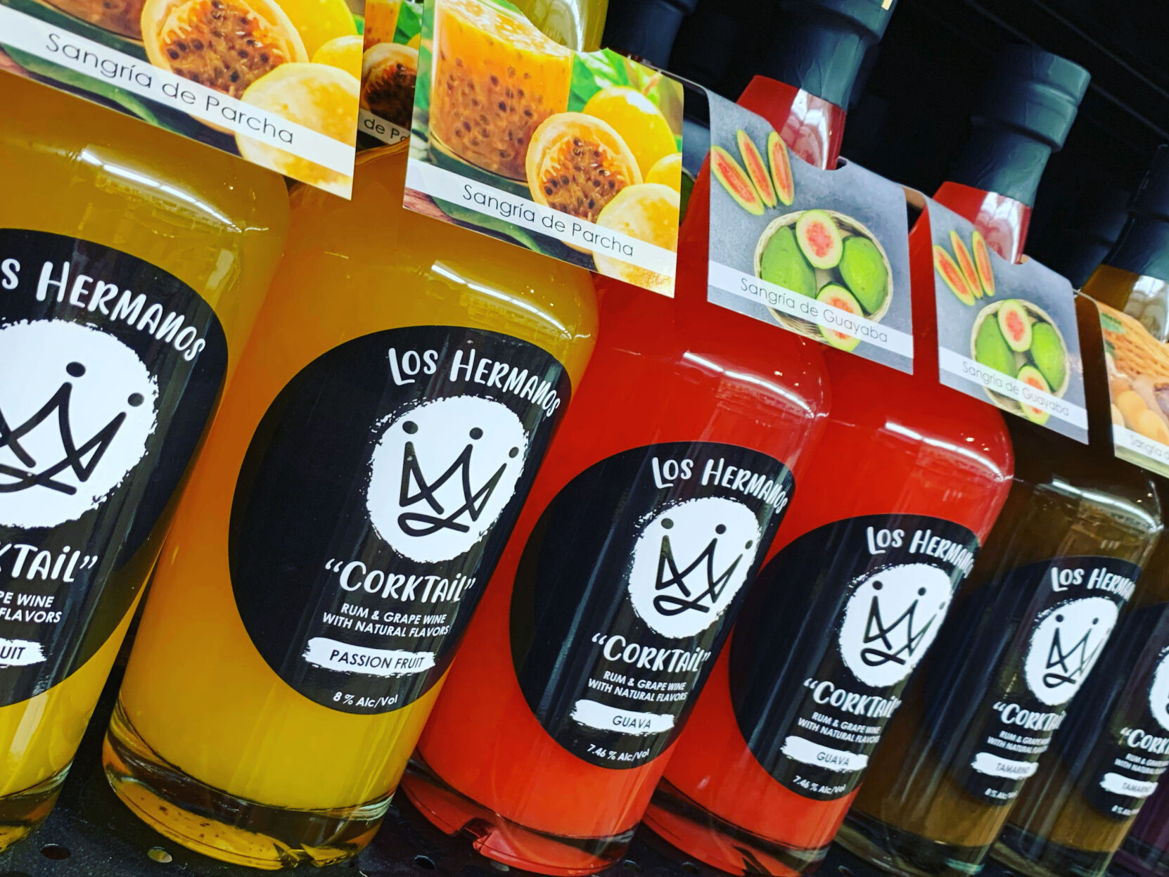 Botellas Los Hermanos Góndola.JPG